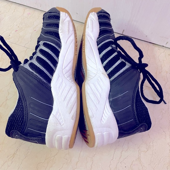 Vijayanti Badminton Shoes in Size UK 6 black colour - Picture 3 of 6